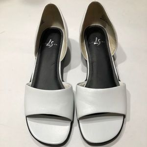 Life Stride White Open Toe Sandal Sz 7